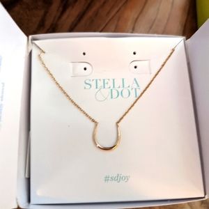 Stella and Dot / KEEP Collective Momento Horseshoe Necklace